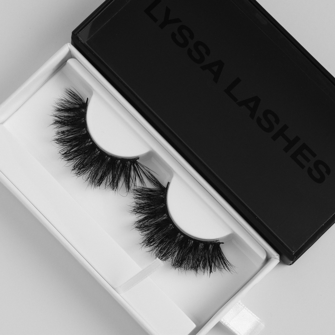 How To Clean Your False Eyelashes